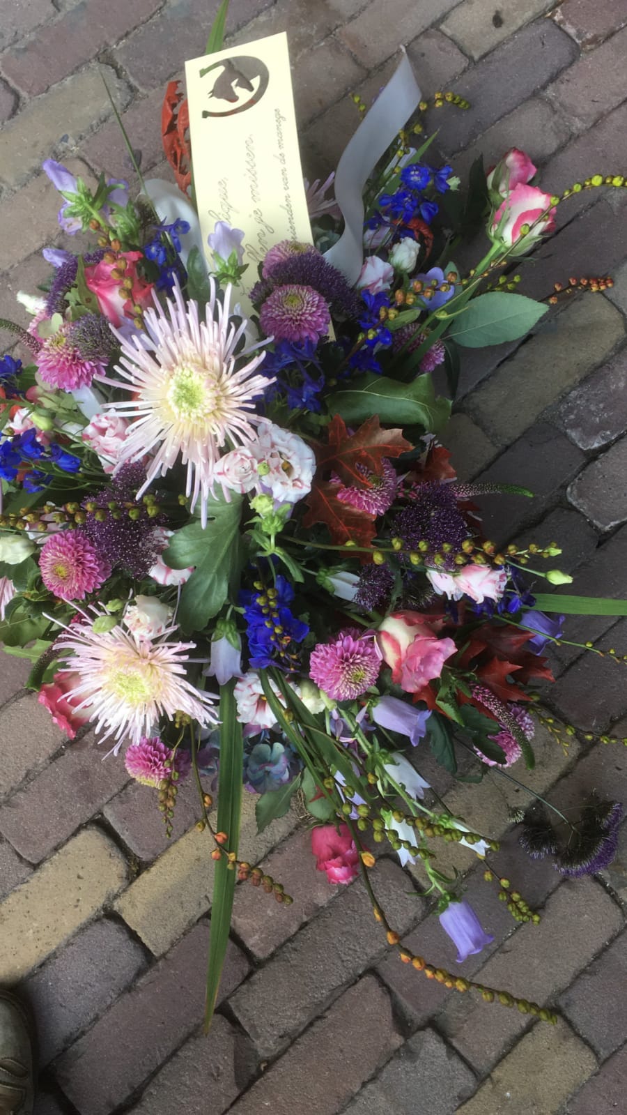 Nieuw grafwerk bloemstukken begrafenis bloemen kleurrijke PR-82